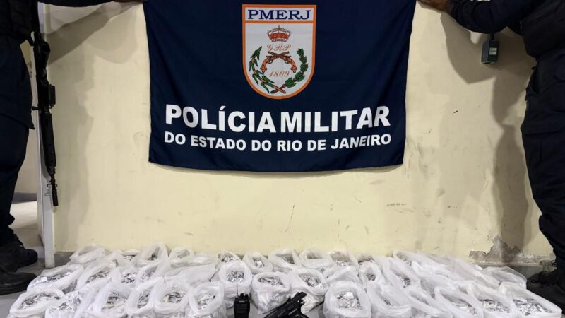 7º BPM reage a ataque, entra em confronto e prende criminoso com grande carga de drogas em São Gonçalo