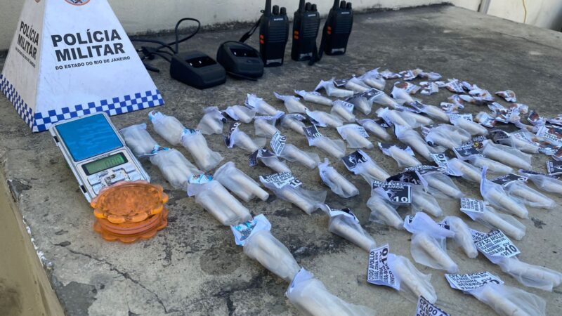 35º BPM prende dupla por tráfico e apreende arma de fogo em Itaboraí