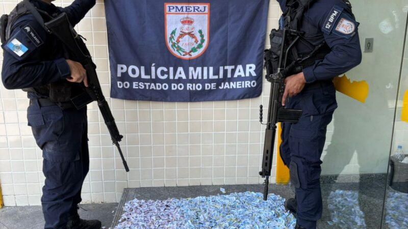 12º BPM captura foragido da Justiça e apreende arma e grande carga de drogas no Caramujo, em Niterói