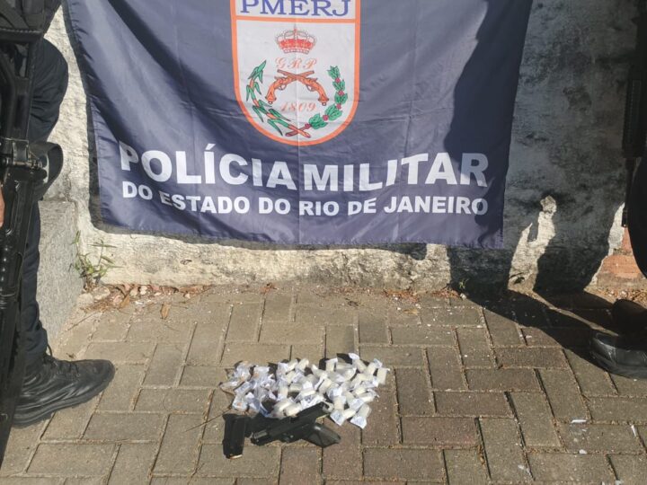 1º BPM prende criminoso armado e apreende drogas em comunidade de São Gonçalo