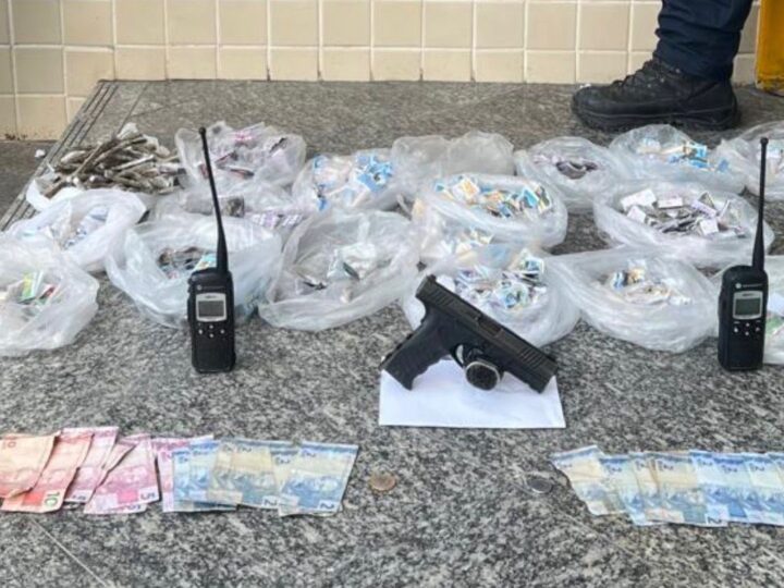 Três adolescentes são apreendidos com arma e drogas na Vila Ipiranga, no Fonseca, em Niterói