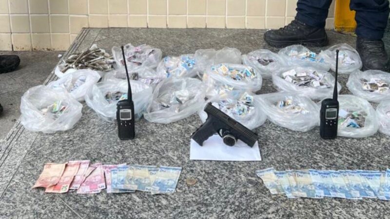 Três adolescentes são apreendidos com arma e drogas na Vila Ipiranga, no Fonseca, em Niterói