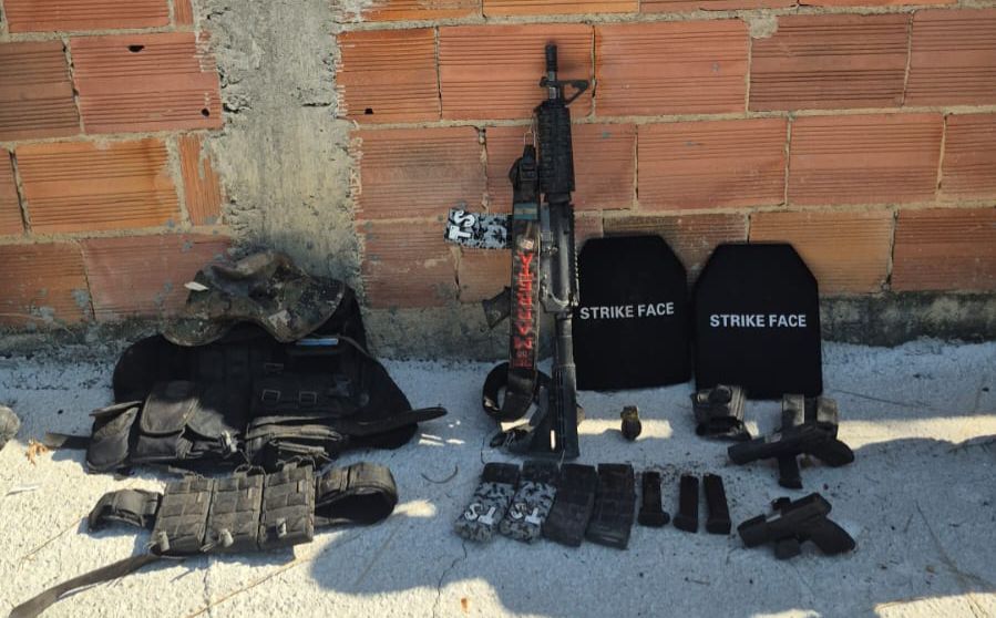 Operação do 7º BPM apreende fuzil, granada e prende quatro no Brejal