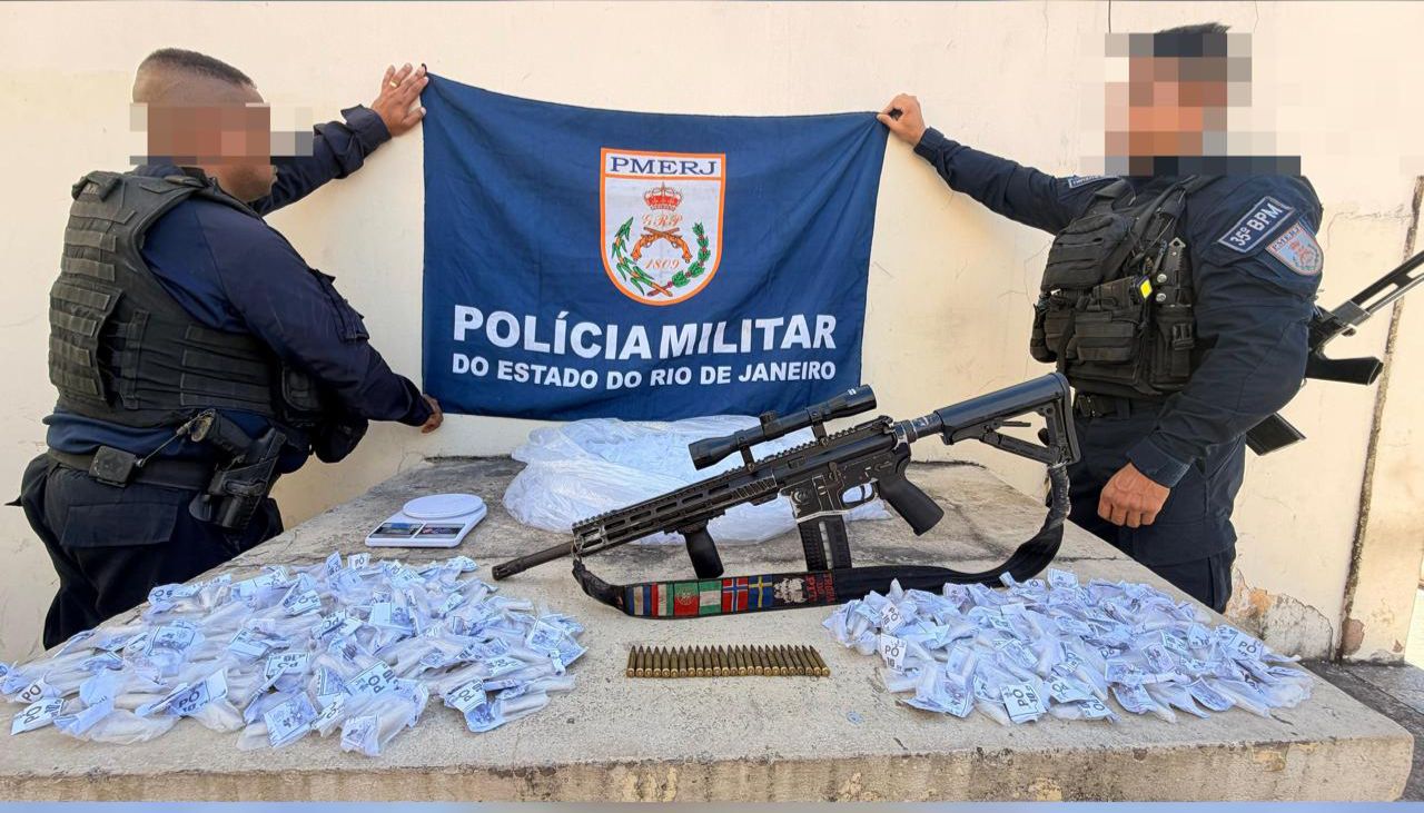 35º Batalhão da Polícia Militar apreende fuzil e drogas após confronto em Itaboraí