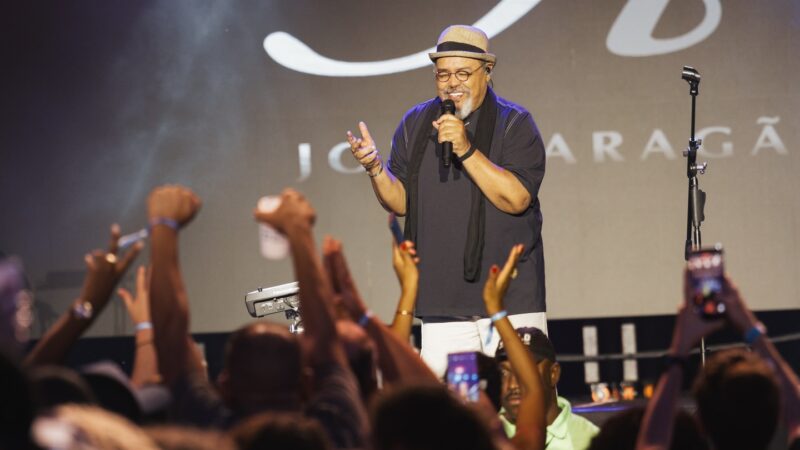 Jorge Aragão anima a tradicional Festa do Trabalhador, em Niterói