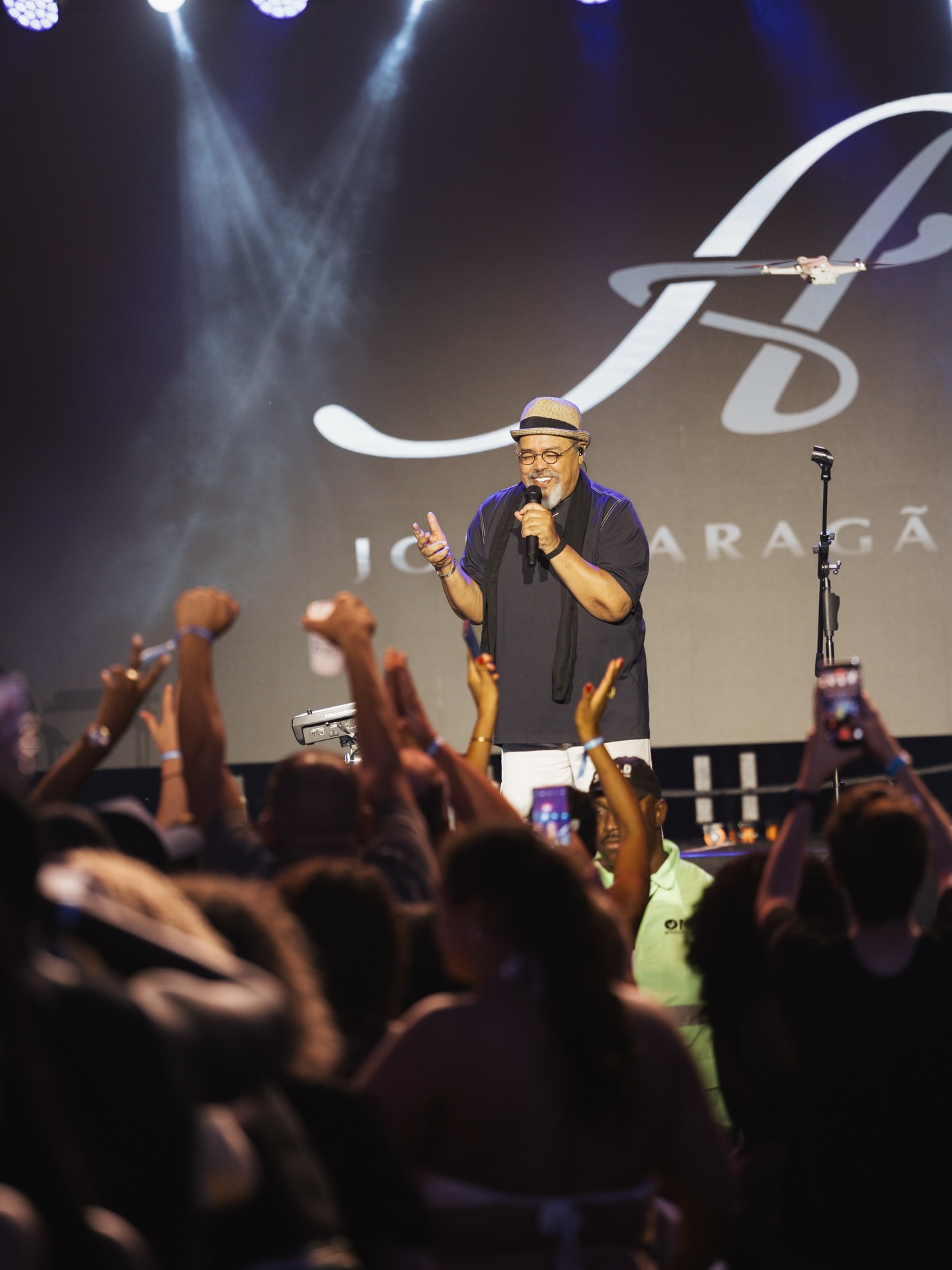 Jorge Aragão anima a tradicional Festa do Trabalhador, em Niterói
