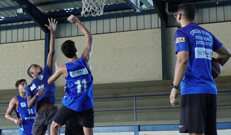 Jovens gonçalenses participam de equipe de basquete de alto rendimento