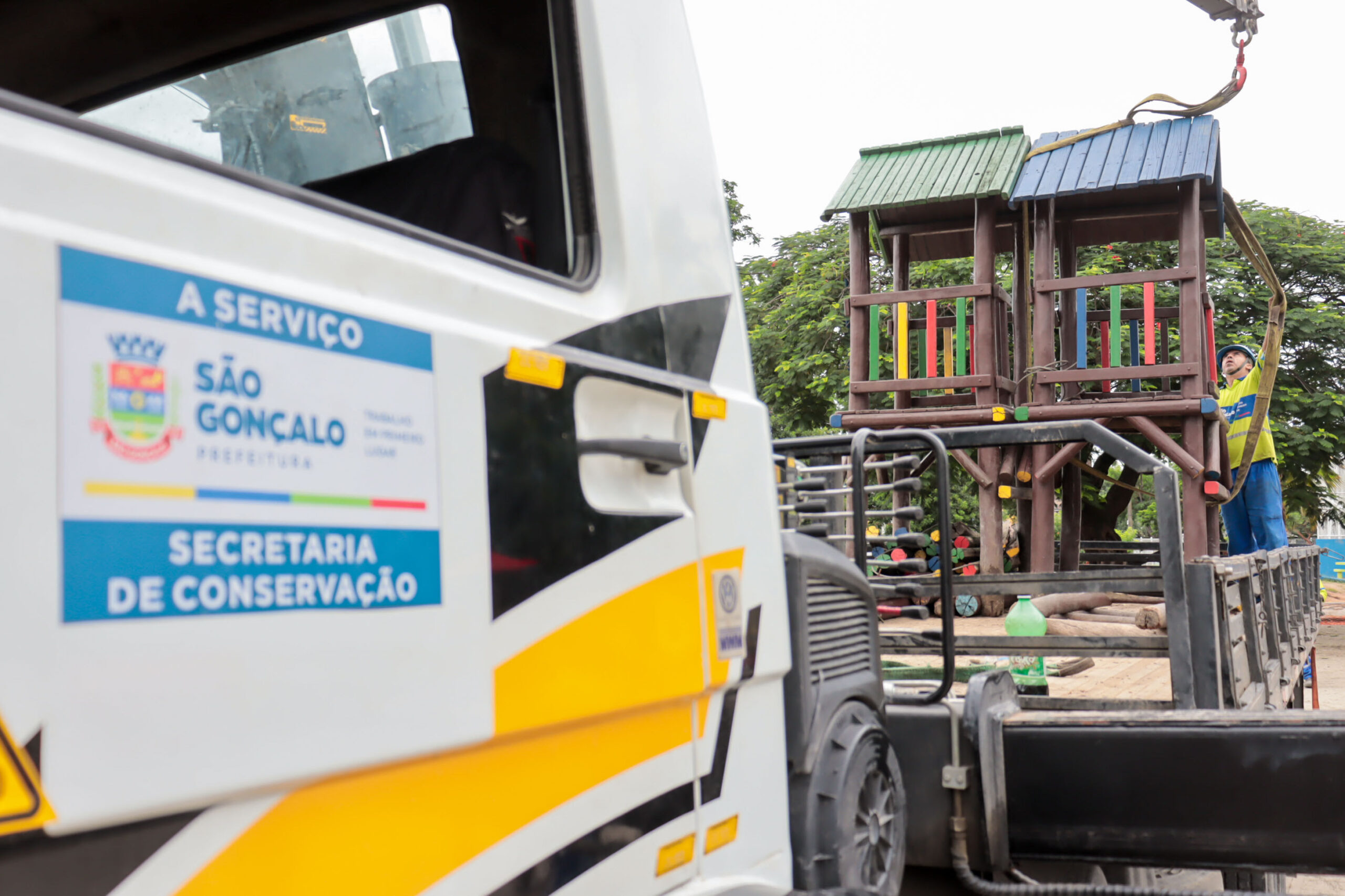 Começam as obras de reforma e modernização na Praça da Trindade