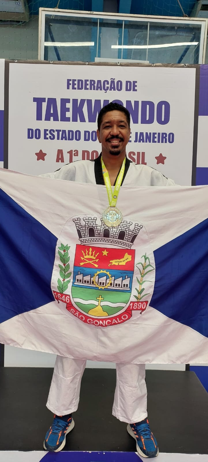 Atleta gonçalense fatura o ouro no Campeonato Estadual de Taekwondo