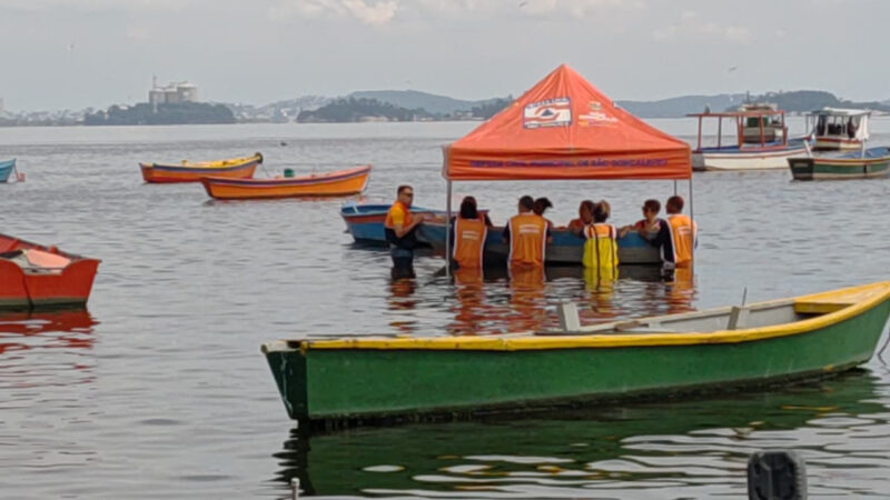 Voluntários da Defesa Civil têm aula prática extra na Praia das Pedrinhas
