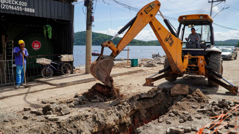 Obras de revitalização na Praia das Pedrinhas seguem avançando