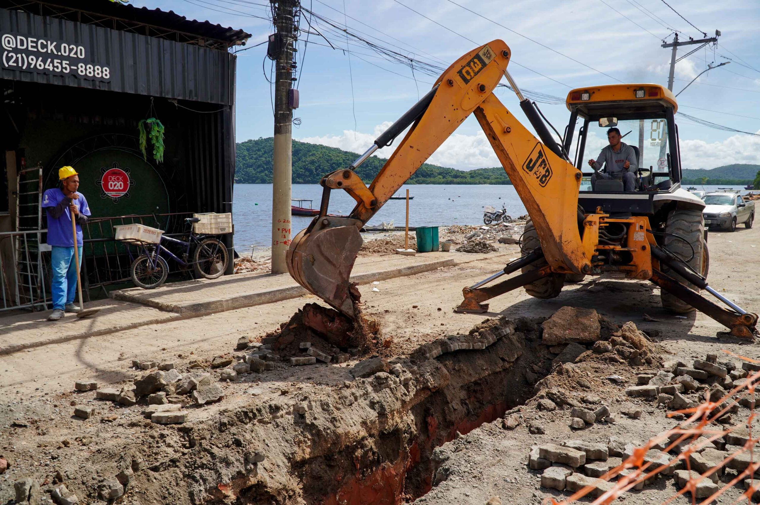 Obras de revitalização na Praia das Pedrinhas seguem avançando