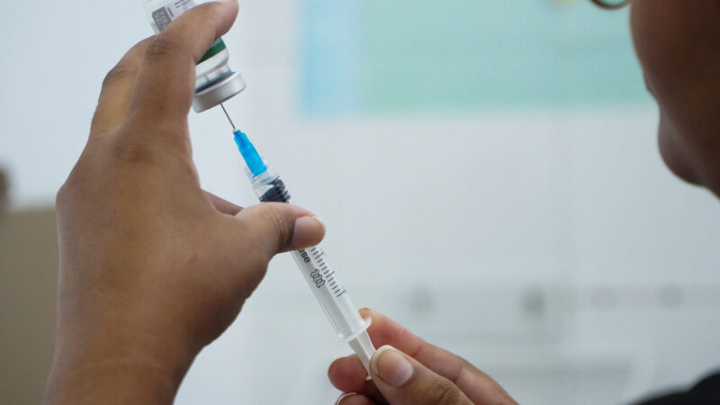 São Gonçalo vacina contra gripe em 68 unidades de saúde