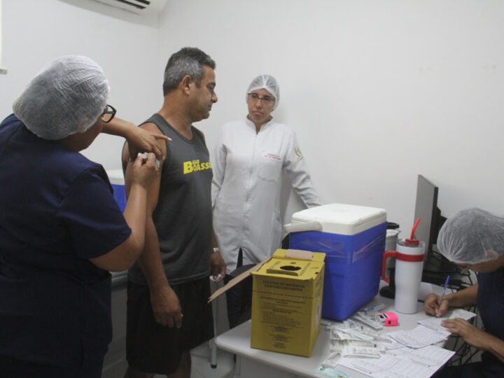 Funasg vacina servidores e seus dependentes contra gripe e covid-19