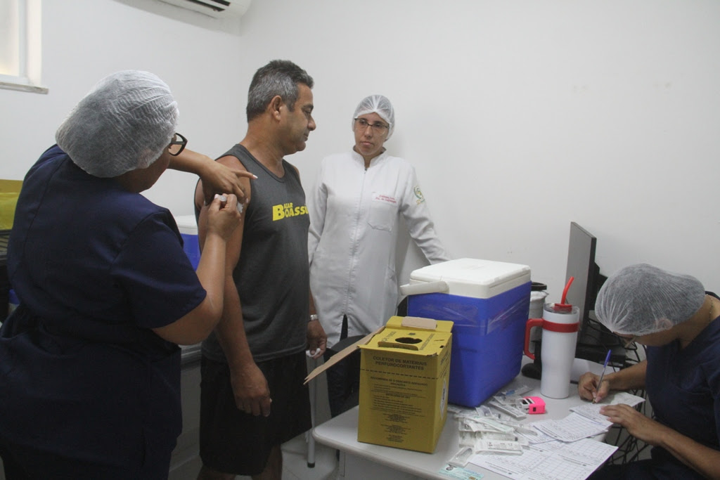 Funasg vacina servidores e seus dependentes contra gripe e covid-19