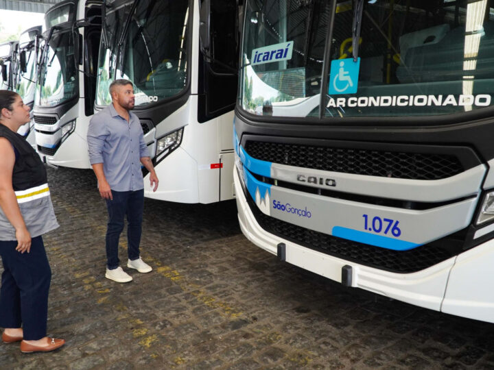 Prefeitura de São Gonçalo acompanha entrega de 30 novos ônibus municipais com ar-condicionado