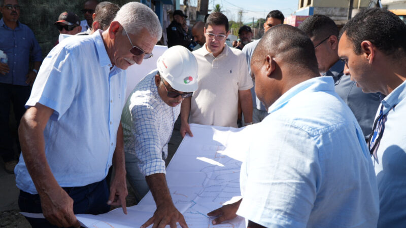 Prefeito Capitão Nelson vistoria obras em andamento em Itaúna