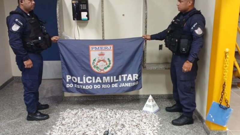 Tráfico de Drogas: Suspeito é preso com mais de 1.400 sacolés de cocaína em Niterói