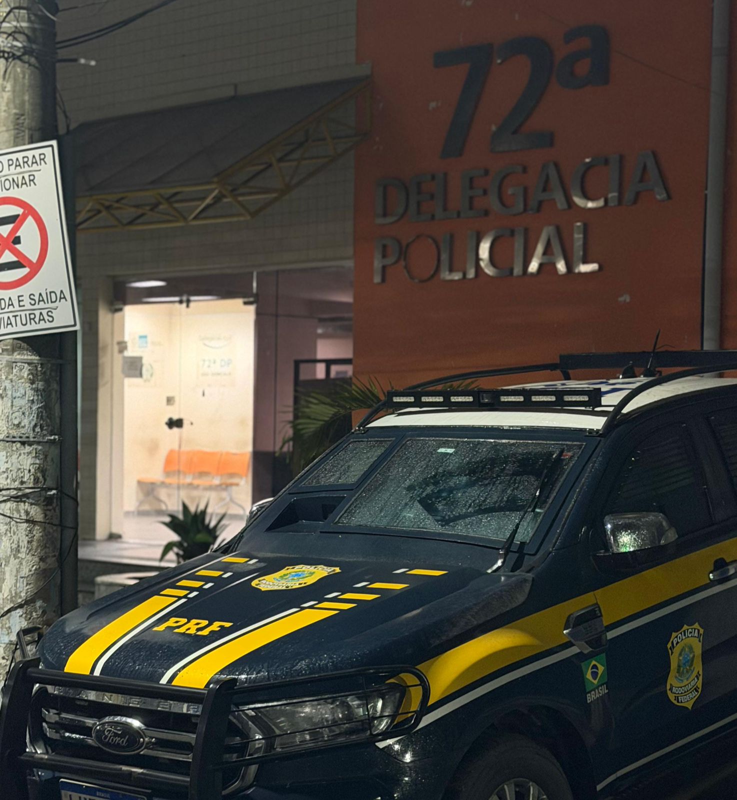 PRF encontra moto clonada abandonada às margens da BR-101, em São Gonçalo