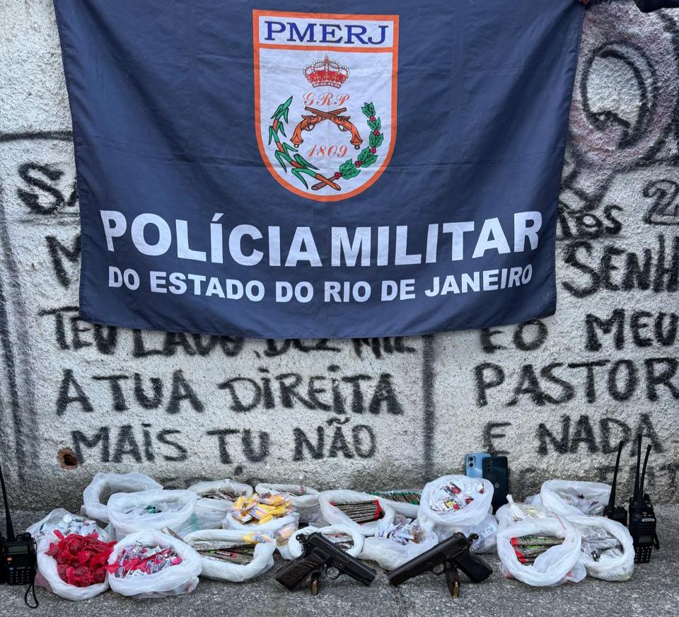 7º BPM prende três homens armados e apreende motos roubadas durante operação no Brejal, em São Gonçalo