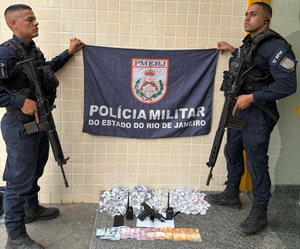 Polícia Militar prende três suspeitos e apreende arma, drogas e rádio comunicador no Fonseca