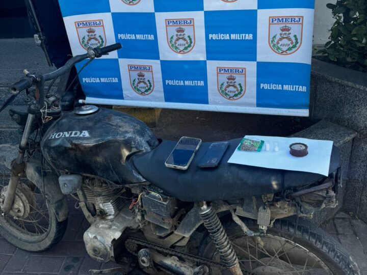Dois homens são detidos por uso de drogas após tentativa de fuga em Maricá