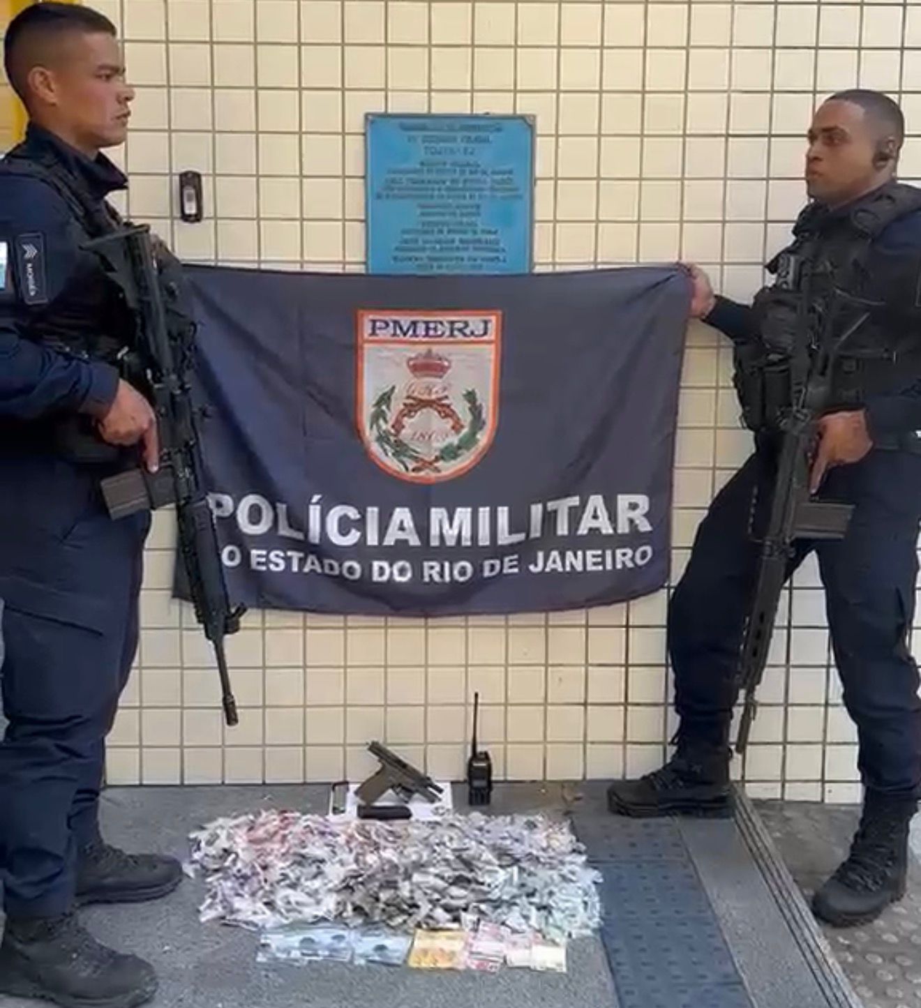 Equipes do GAT Delta do 12º BPM Apreende Grande Quantidade de Drogas, Pistola e Munições durante Operação no Jacaré, em Piratininga