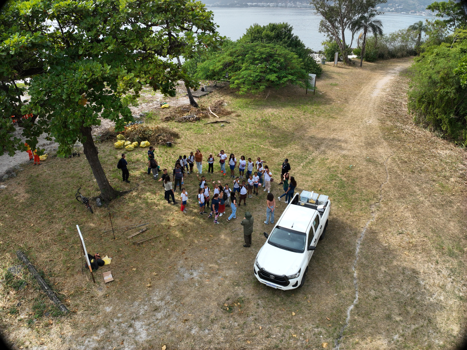 Prefeitura de Niterói realiza ação de recuperação ambiental no Parque Natural Municipal Morro do Morcego