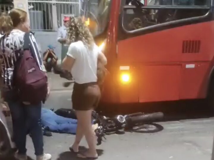 Mulher cai embaixo de ônibus após acidente com bicicleta elétrica em Icaraí, nesta sexta-feira