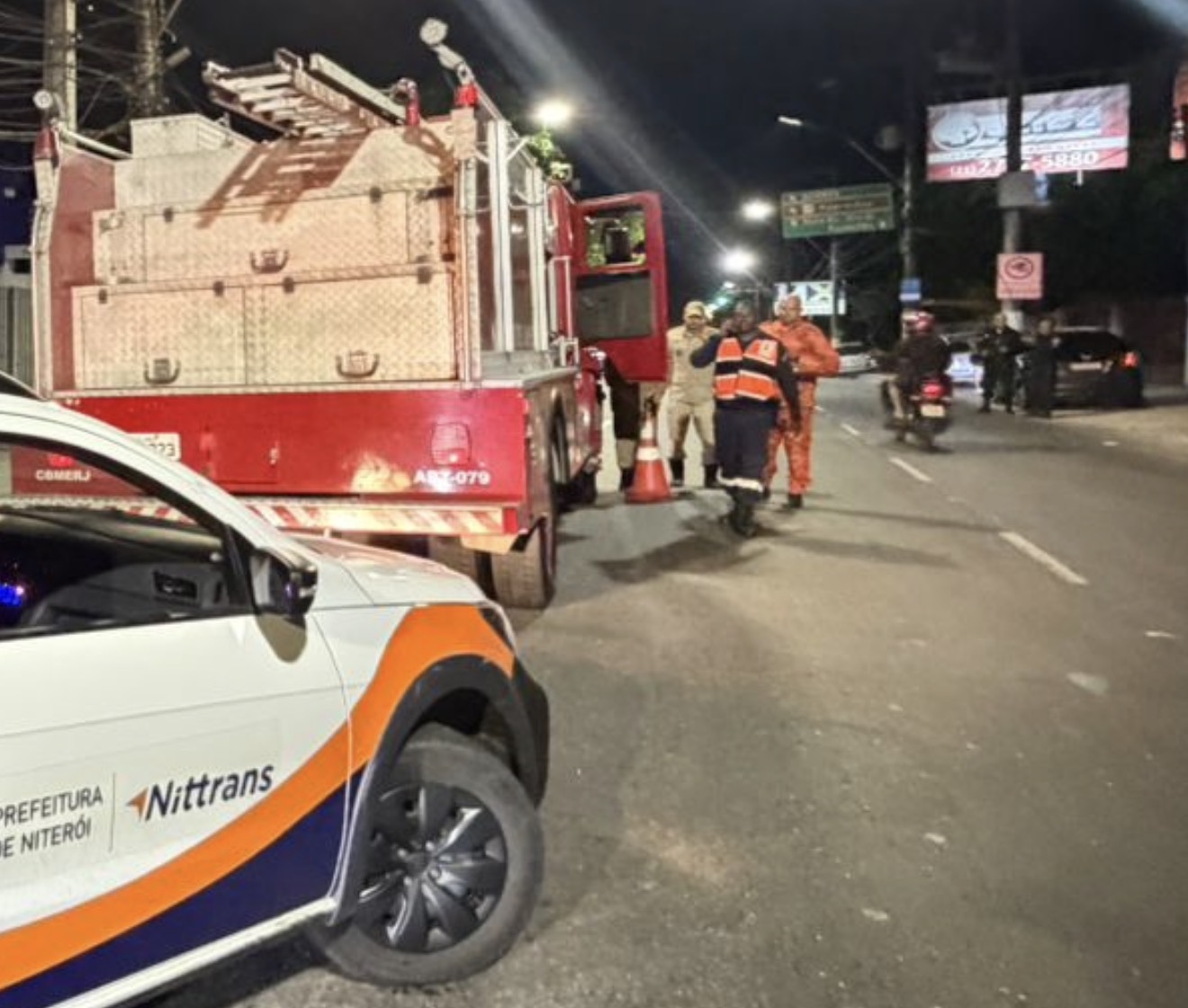 Motorista atropela crianças no Largo da Batalha, foge e ainda atinge motociclista em Niterói