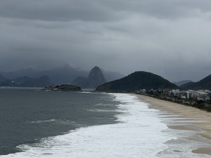 RESSACA ATINGE NITERÓI E LITORAL DO RJ