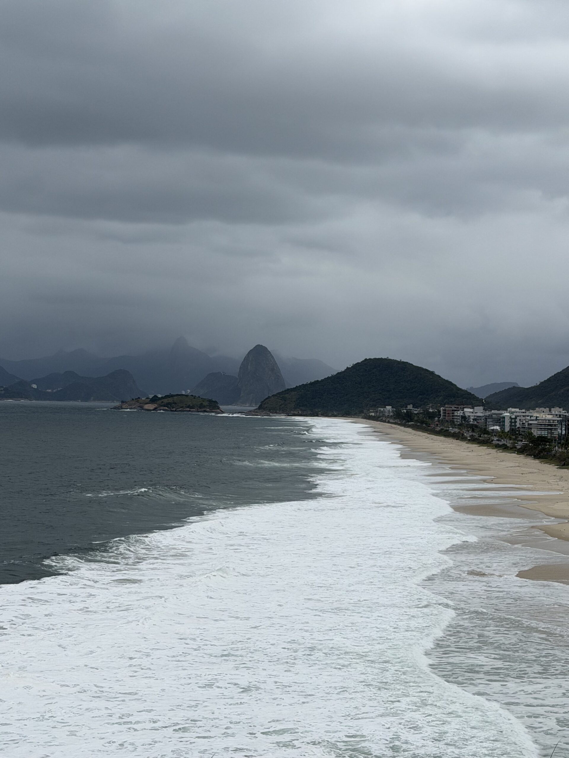 RESSACA ATINGE NITERÓI E LITORAL DO RJ