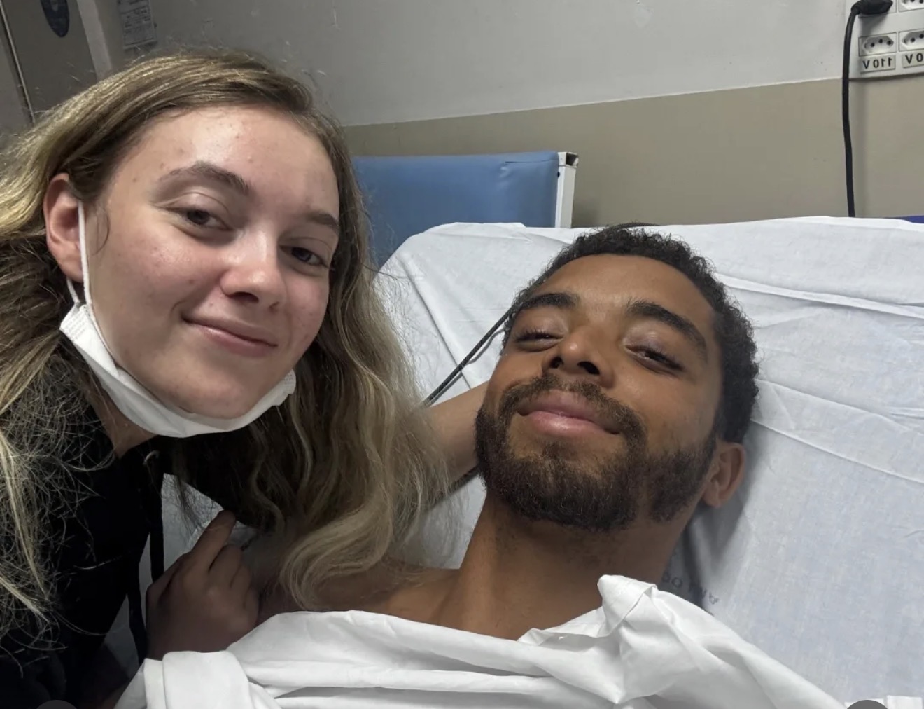 Thomás segue em Recuperação no hospital Azevedo Lima! Surfista emociona ao aparecer ao lado da noiva após grave acidente em Itacoatiara.