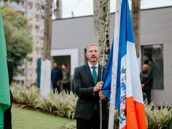 Itaboraí celebra 193 anos de emancipação com hasteamento das bandeiras e tradicional Desfile Cívico