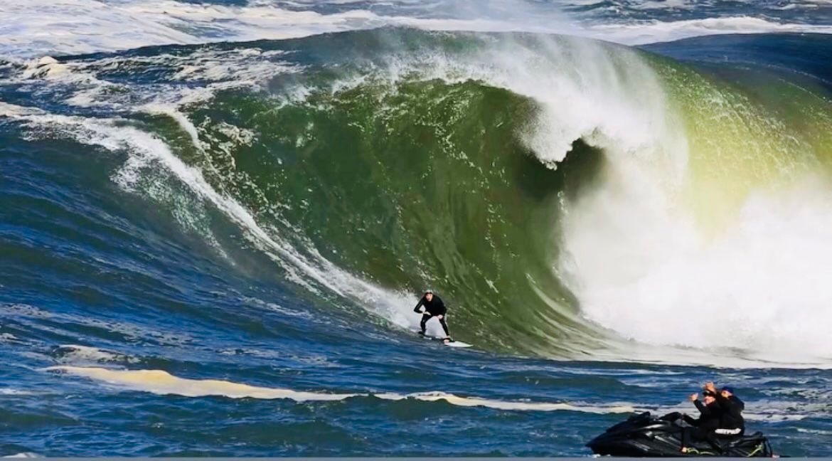 Ondas grandes movimentam Itacoatiara e antecipam clima do IBW 2026