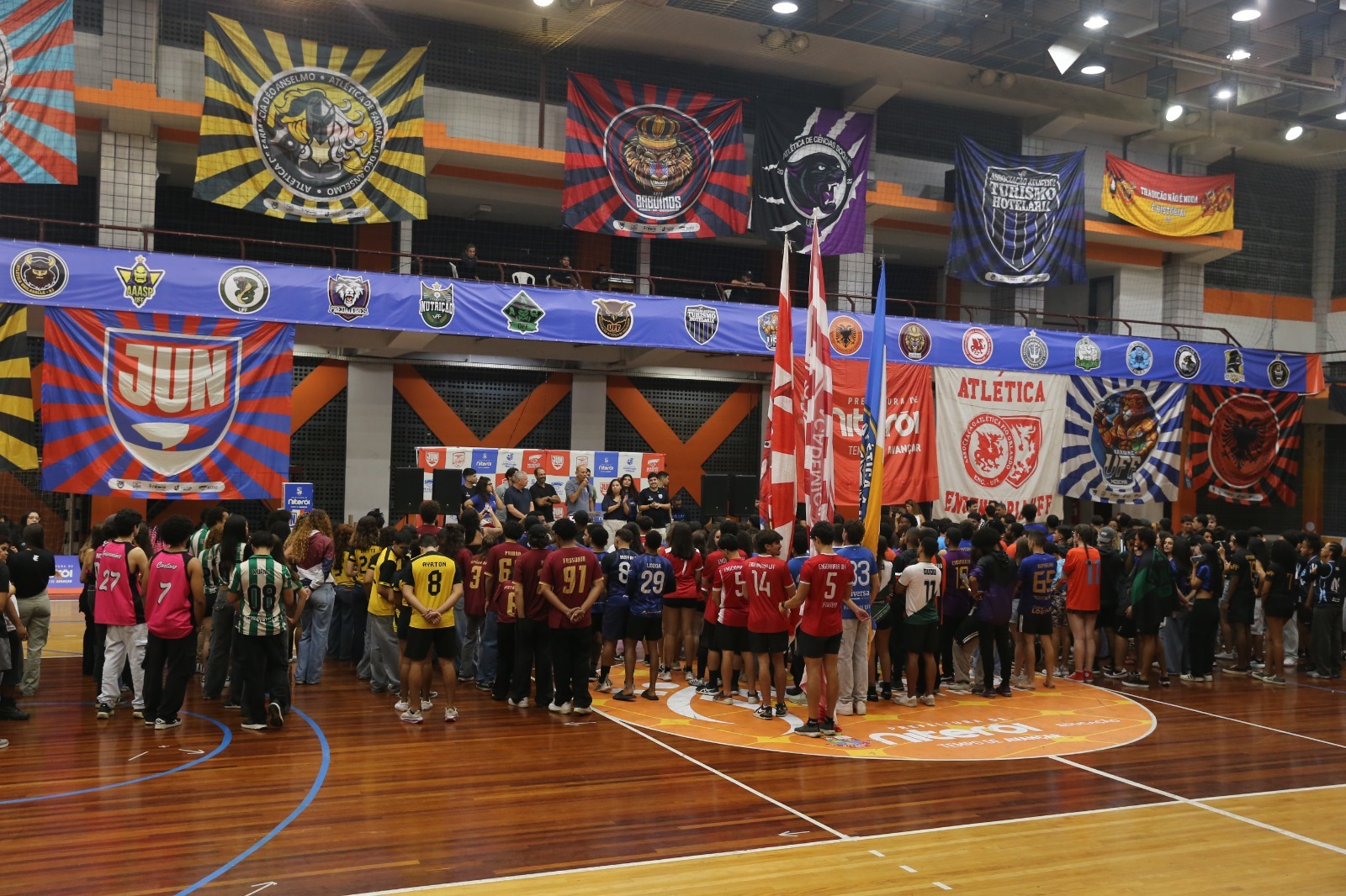 Niterói abre primeira edição dos Jogos Universitários com mais de 1.200 estudantes