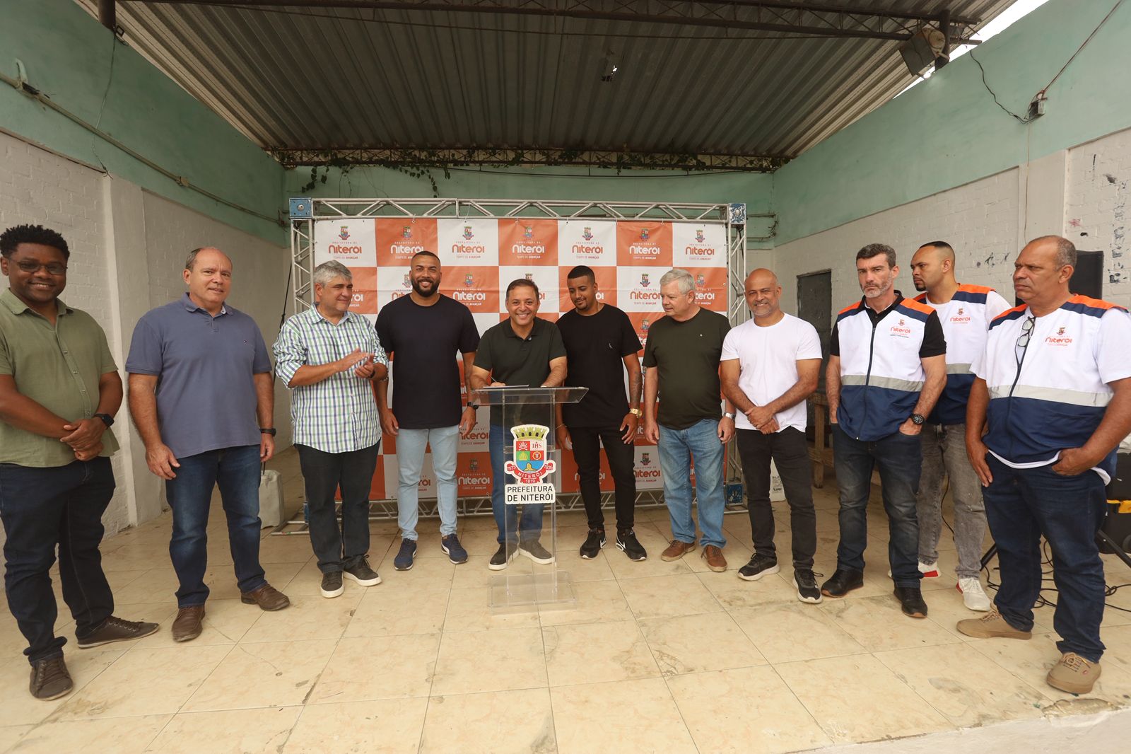 Prefeito Rodrigo Neves vistoria Parque de Energia Solar no Morro do Boa Vista