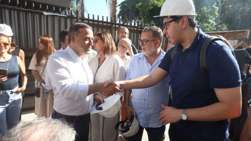Prefeito Rodrigo Neves e reitor da UFF vistoriam obras do Novo Cinema Icaraí; entrega está prevista para o segundo semestre de 2026