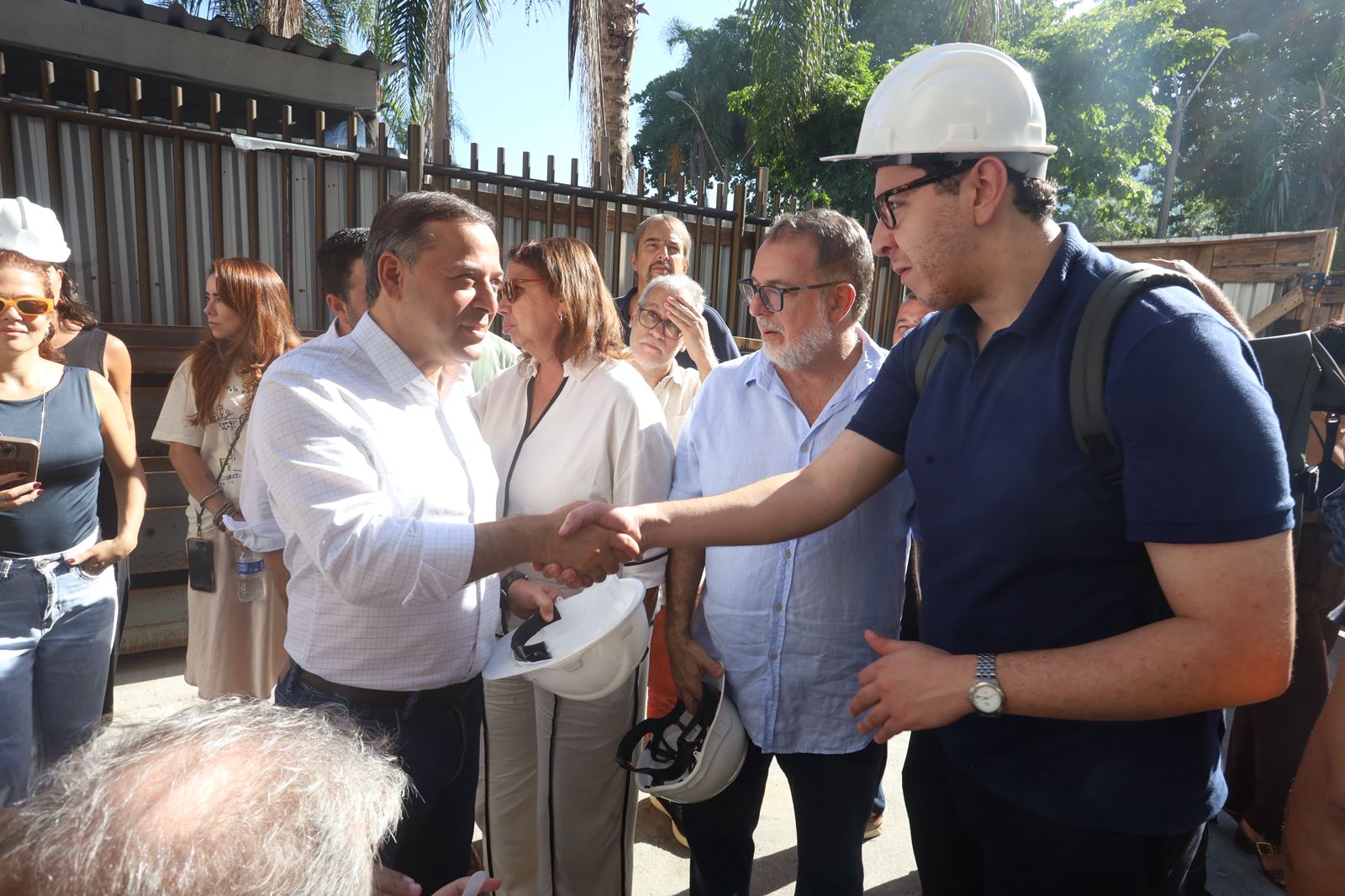 Prefeito Rodrigo Neves e reitor da UFF vistoriam obras do Novo Cinema Icaraí; entrega está prevista para o segundo semestre de 2026