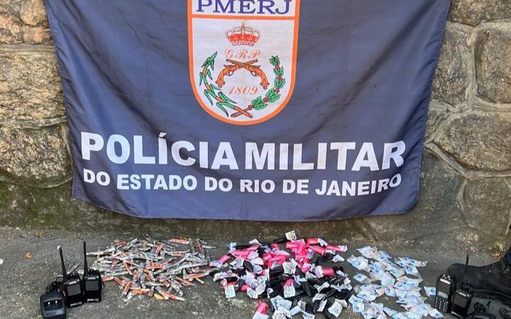 Homem com mandado de busca e apreensão é capturado com drogas no Canta Galo, em Niterói