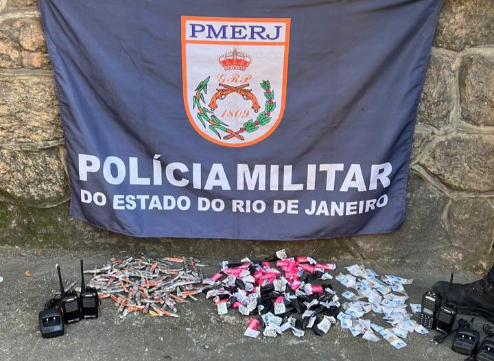 Homem com mandado de busca e apreensão é capturado com drogas no Canta Galo, em Niterói