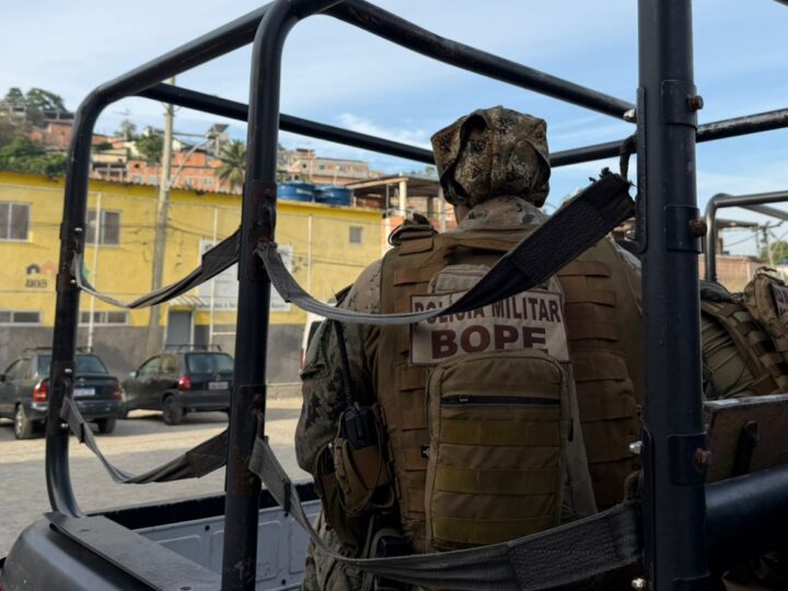 Operação na comunidade Nova Brasília: BOPE atua desde as primeiras horas da manhã dessa Quinta-feira