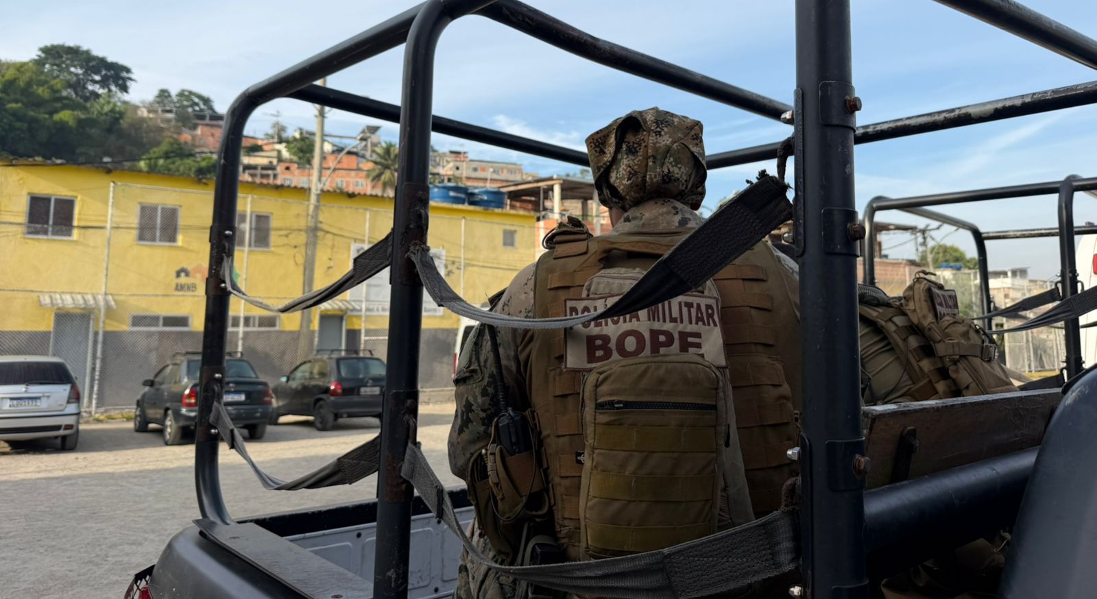 Operação na comunidade Nova Brasília: BOPE atua desde as primeiras horas da manhã dessa Quinta-feira