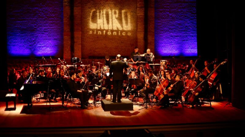 Aprendiz Musical comemora 25 anos com Theatro Municipal lotado em Niterói para marcar o lançamento oficial do álbum “Choro Sinfônico”