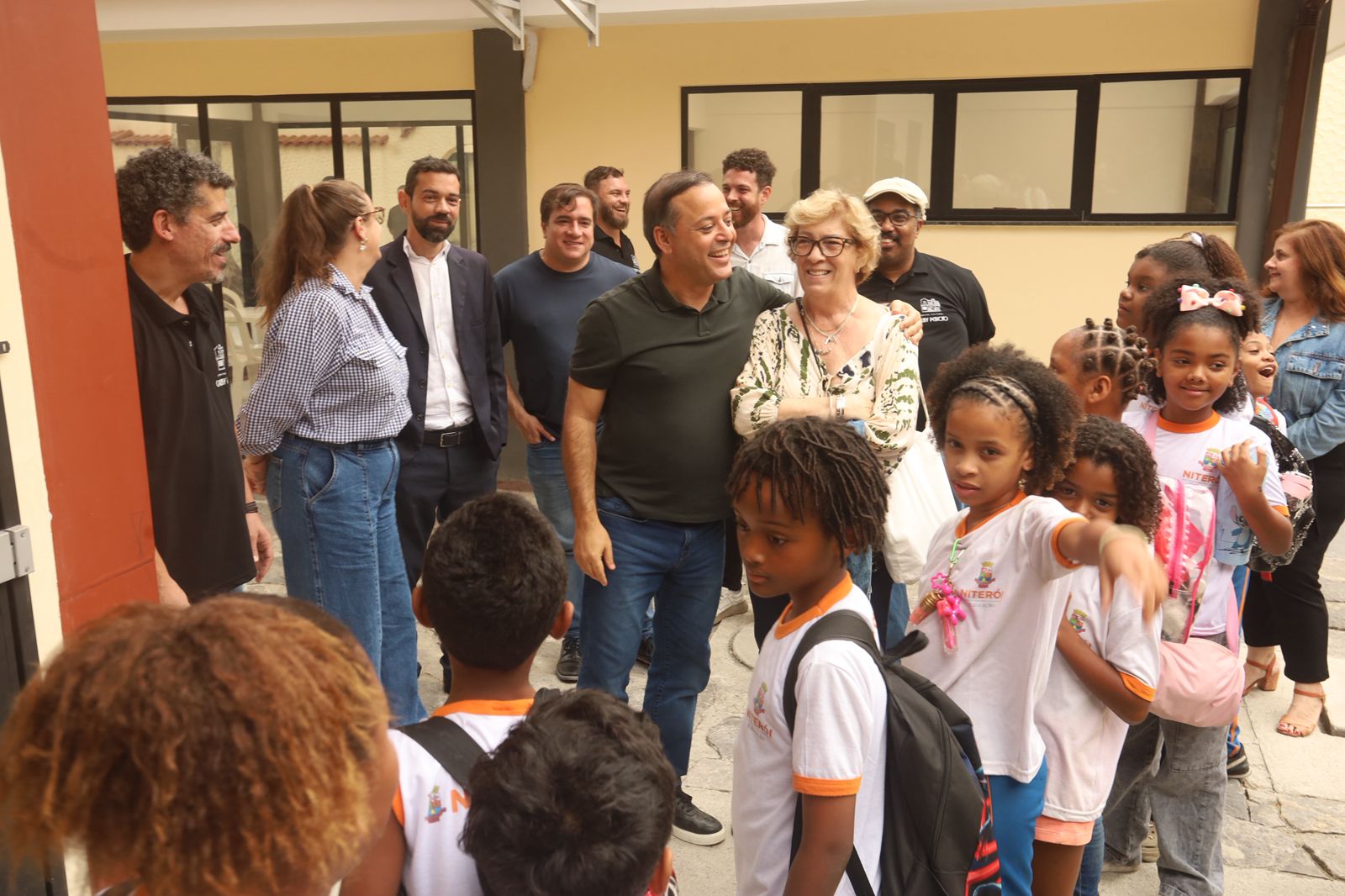 Prefeito Rodrigo Neves visita Centro Cultural Cauby Peixoto e anuncia novas atividades gratuitas na Zona Norte