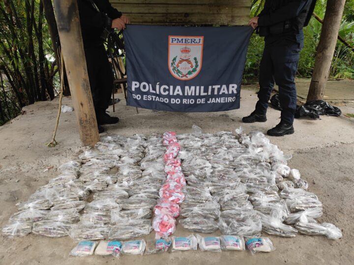 Grande apreensão de drogas em Maria Paula! Policiais do 12º BPM apreenderam uma grande quantidade de entorpecentes em Niteroi