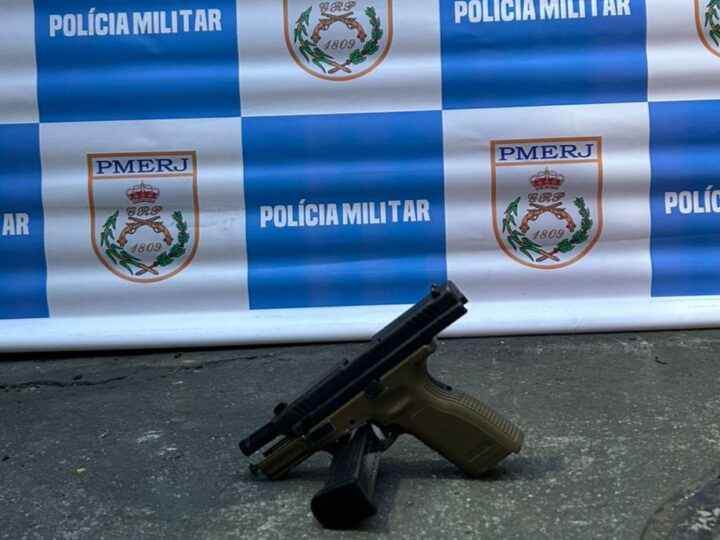 Ação do 7º BPM resulta em presos e arma apreendida no Gebara, em São Gonçalo