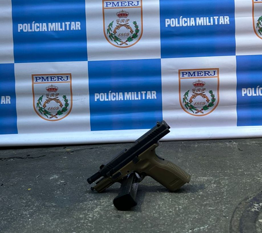 Ação do 7º BPM resulta em presos e arma apreendida no Gebara, em São Gonçalo
