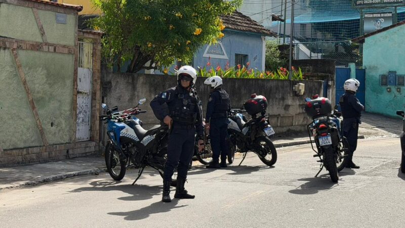Equipes de moto-patrulhamento do 12º batalhão intensificam a presença nas ruas e reforçam a segurança em diversos pontos estratégicos da zona norte de Niterói