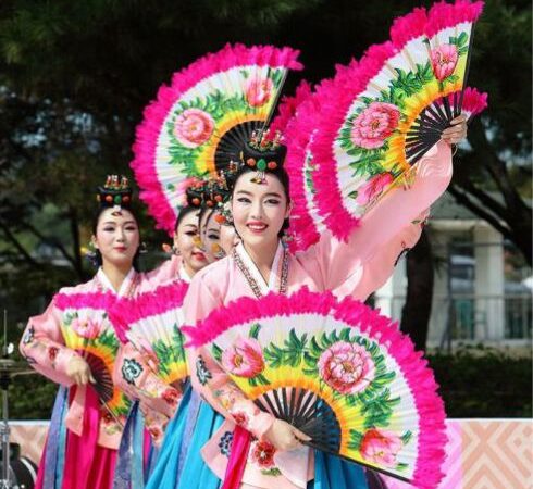 Niterói recebe 1º Festival de Cultura Coreana com entrada gratuita no Caminho Niemeyer